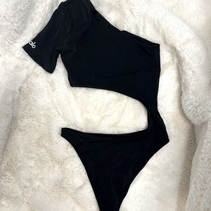 Alo XS one piece black